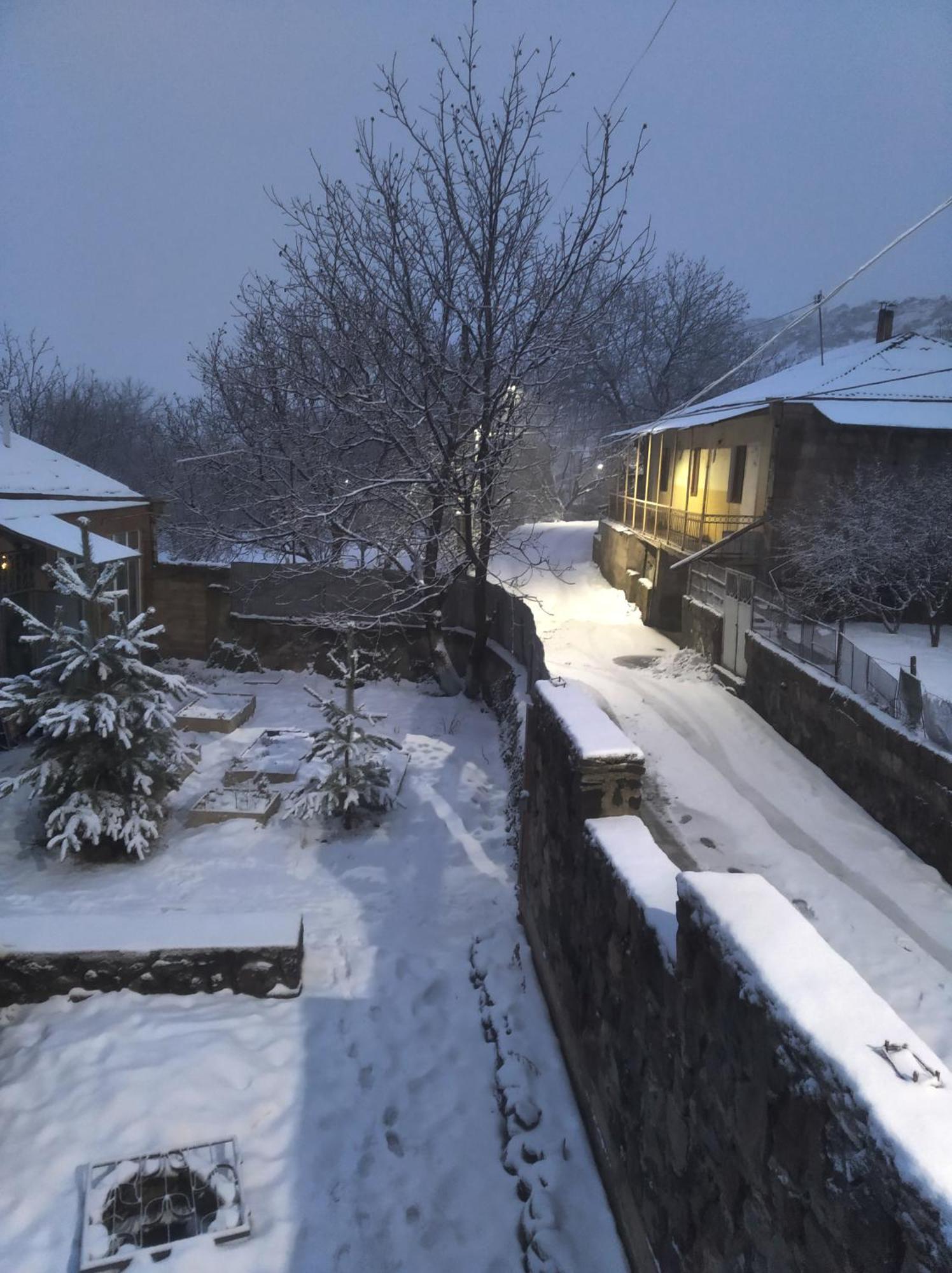 Zove BnB with garden views K'arashamb Buitenkant foto