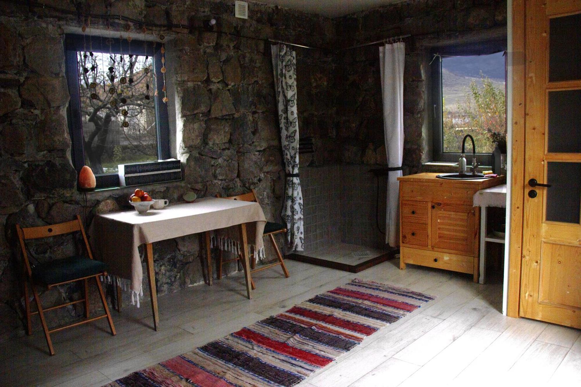 Zove BnB with garden views K'arashamb Buitenkant foto