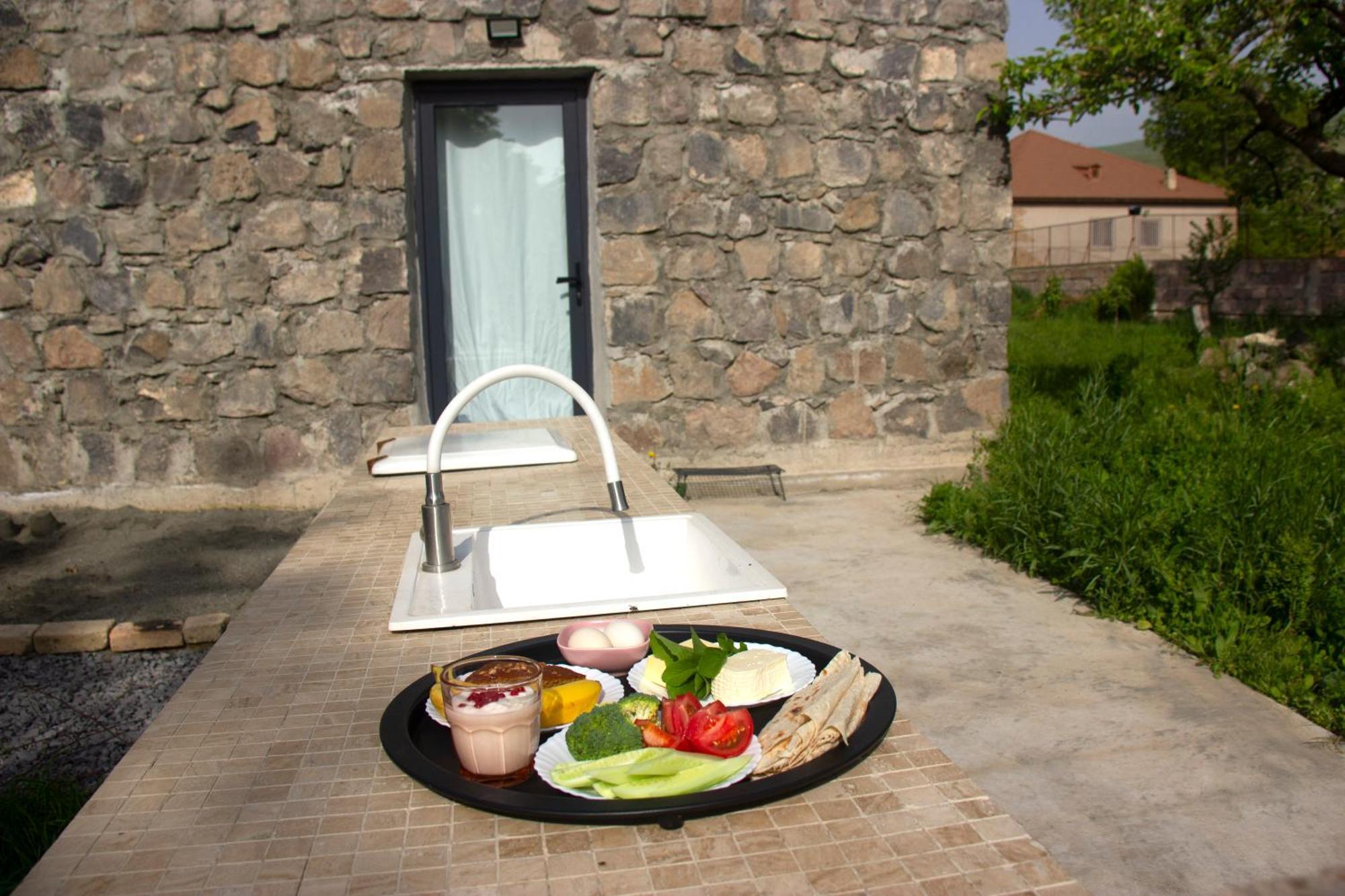 Zove BnB with garden views K'arashamb Buitenkant foto